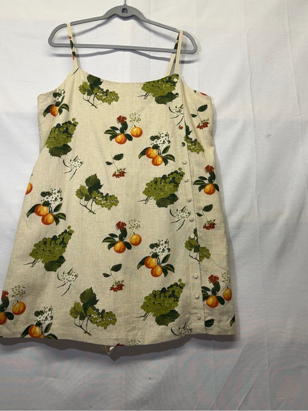 Abercrombie & Fitch Linen Blend Button Skort in a tan fruit pattern.XLT